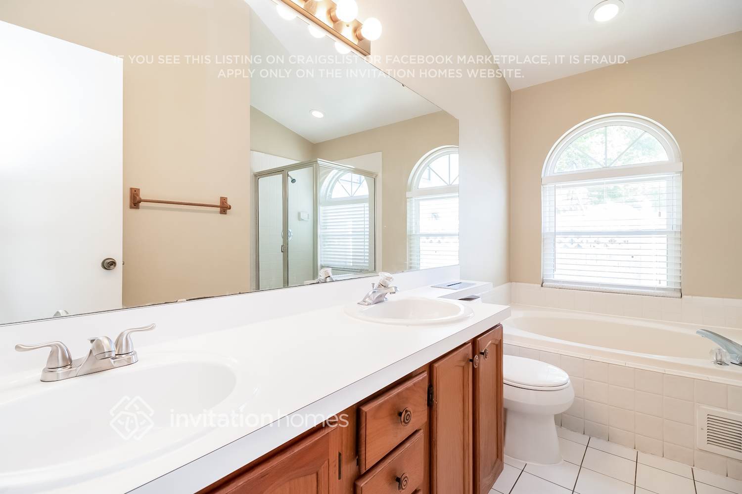 Building Photo - 1369 Tindaro Dr