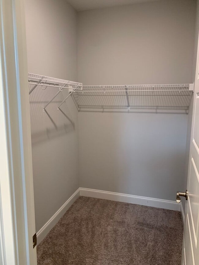 Building Photo - College Oaks