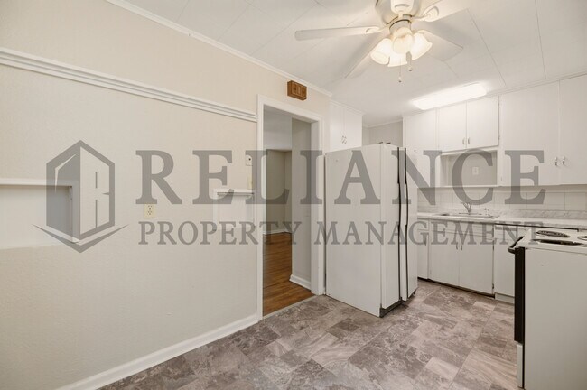 Building Photo - 2151 S Green St