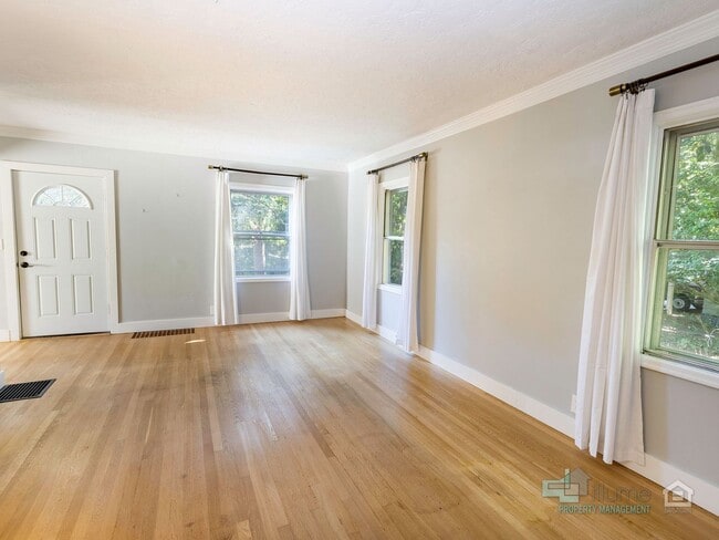 Building Photo - 3 Bedroom... Sweet Story-Book Mid-Century ...
