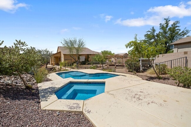 Building Photo - Beautiful Home with Pool and Spa and 3 car...