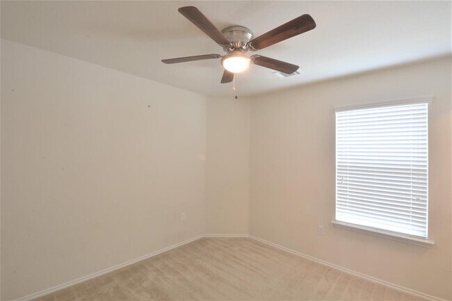 Building Photo - 13915 Osmarea Dr