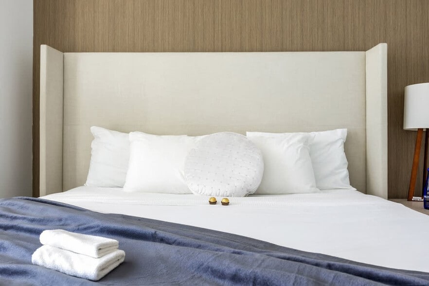 Building Photo - 4011 S Ocean Dr