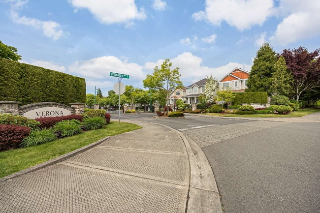 Building Photo - GATED COMMUNITY OF VERONA in LAKELAND HILLS!