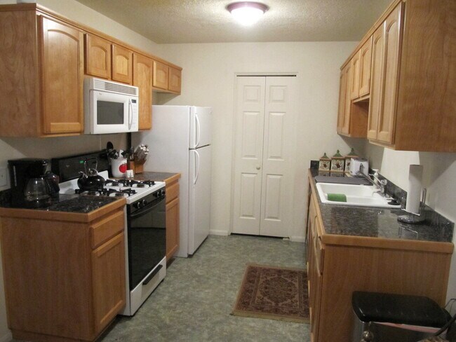 Building Photo - "2-Bedroom Condo Retreat in Saint George -...