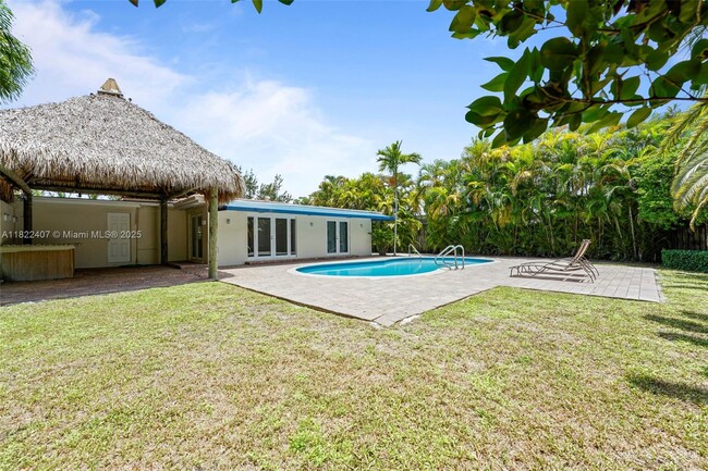 Building Photo - 12730 Ixora Rd