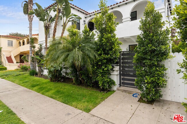 Building Photo - 8474 Oakwood Ave