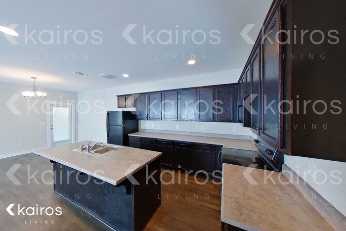 Building Photo - 8022 Shadesbrook Dr