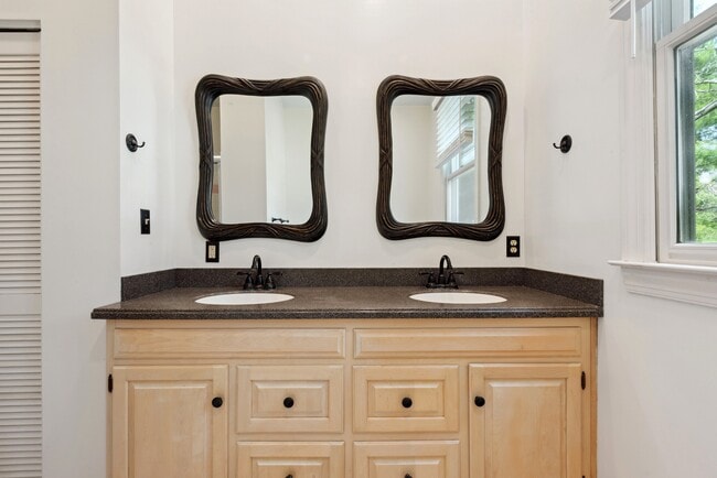 Building Photo - 317 W College Ter