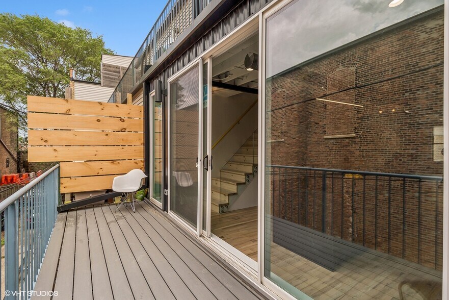 Building Photo - 2156 W Hubbard St