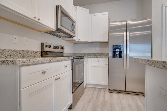 Building Photo - Pet-Friendly 3BR Townhome in Meadow Brook ...