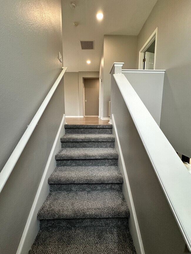 Building Photo - 811 Parker Den Dr