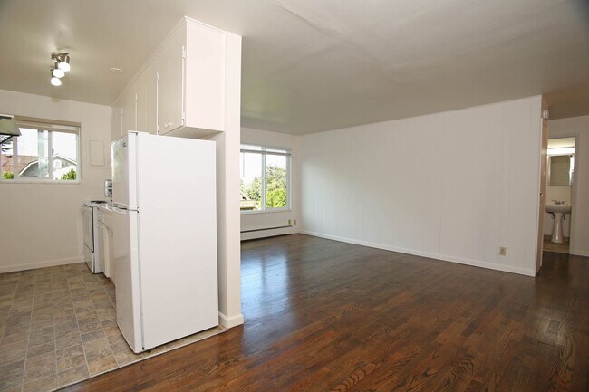 Interior Photo - Angeline