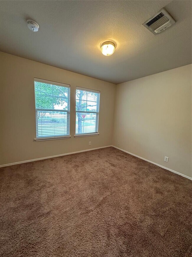 Building Photo - 18520 Mammoth Cave Blvd