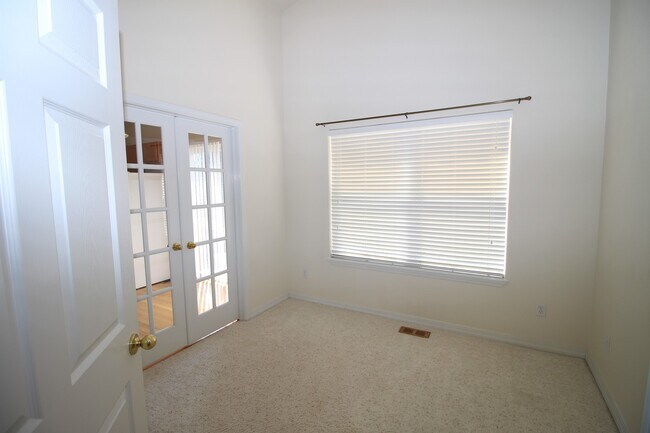 Building Photo - Amazing 5 bedroom home in Desirable Crown Hill Mesa on West Side of town