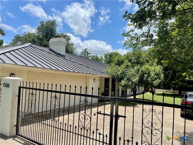 Building Photo - 1508 S Ridge Rd