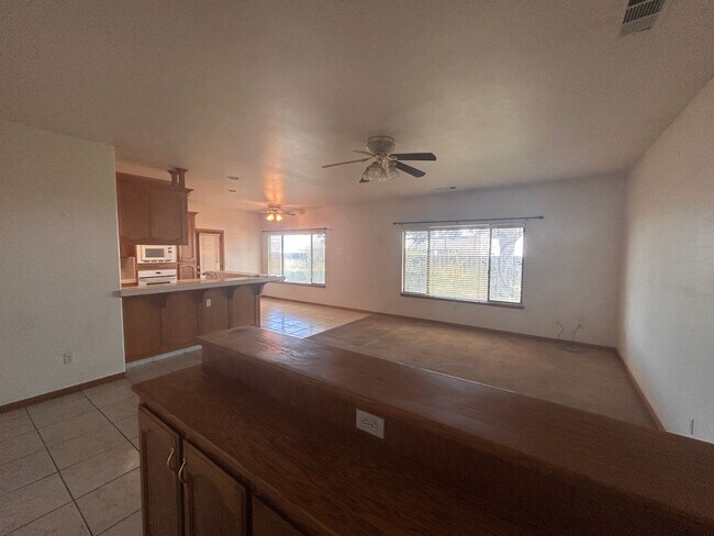 Building Photo - Large welcoming space in the Country waiting for you