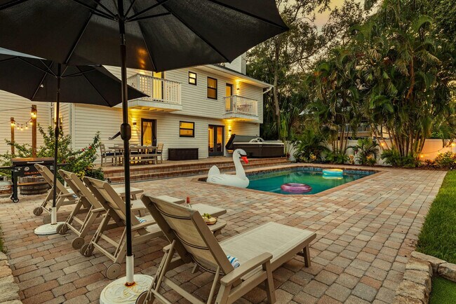 Building Photo - 12833 Poinsettia Ave