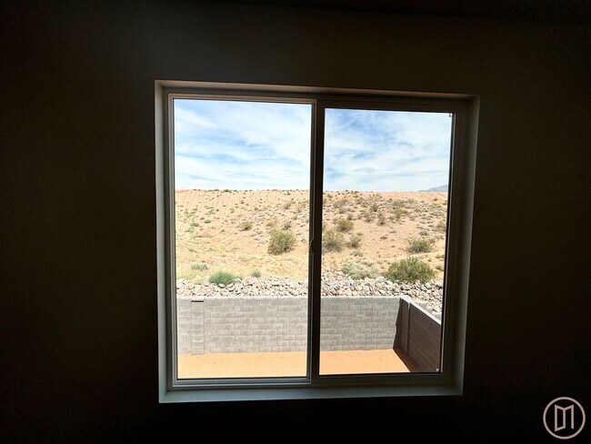 Building Photo - LIKE NEW Home in Long Valley!