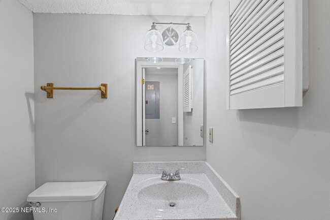 Building Photo - 2300 Twelve Oaks Dr