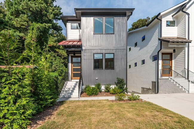 Primary Photo - Modern 4-bedroom, 4-bathroom Custom Home D...