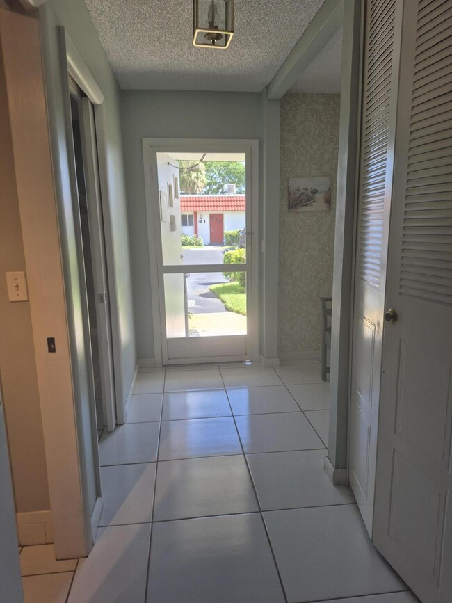 Building Photo - 5800 Fernley Dr W