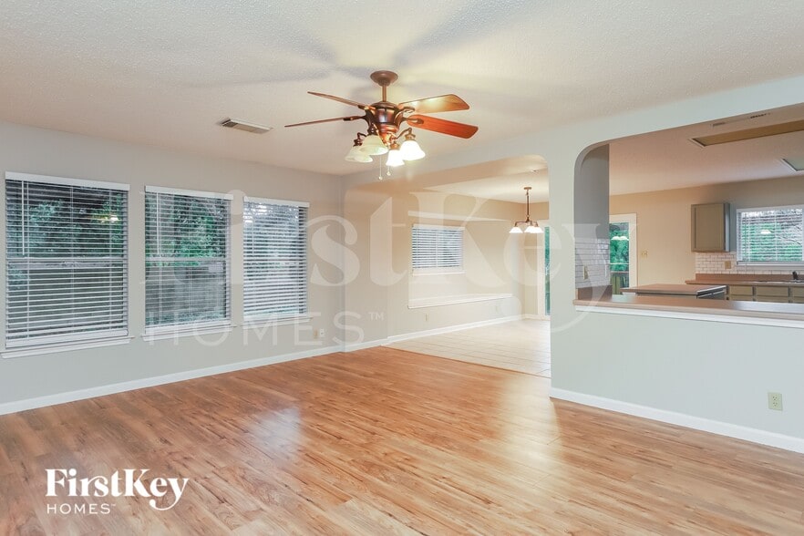 Building Photo - 15975 Tampke Pl