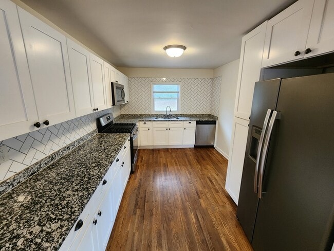 Building Photo - 214 Napoleon Dr SW