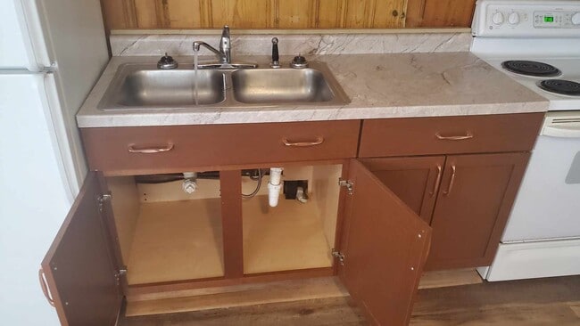 Building Photo - 790 S Graham St