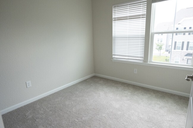 Building Photo - 222 Tern Ct