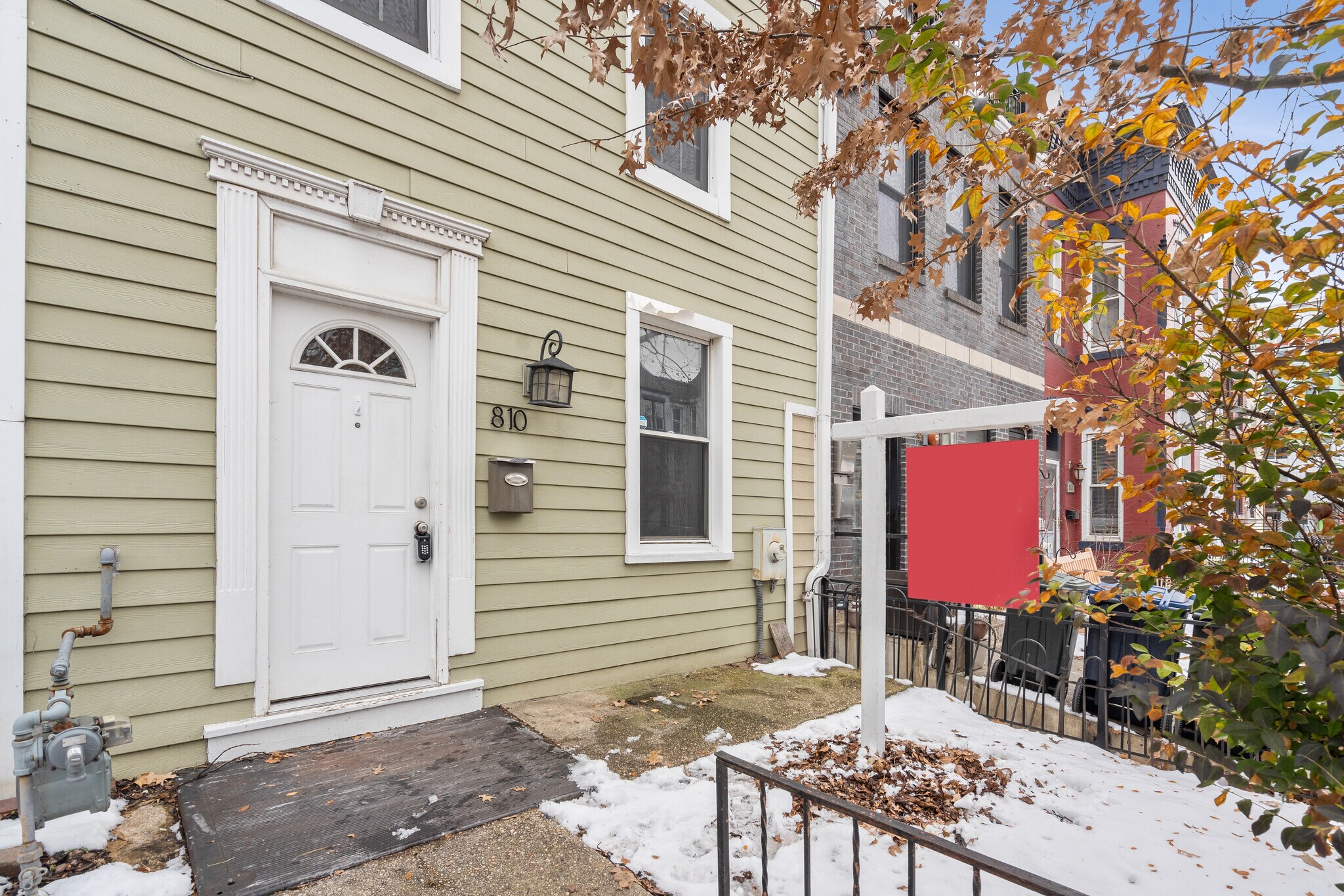 Building Photo - 810 4th St NE