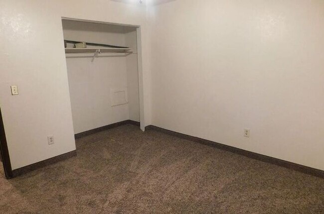 Building Photo - Charming 2-Bed Condo Near CMU & St. Mary’s...