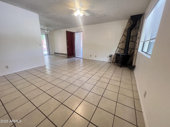 Building Photo - 3922 E Del Rio Dr