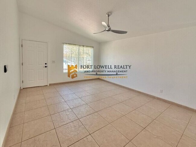 Building Photo - Charming three bedroom - two bathroom GREA...