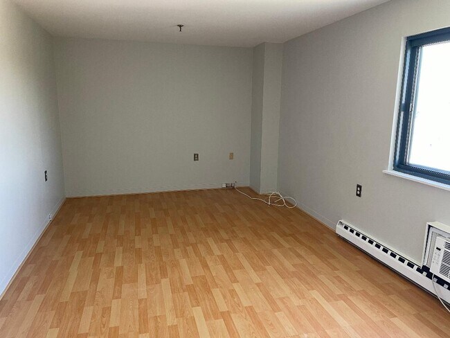 Building Photo - 51 Schuyler Ave