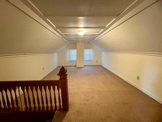 Building Photo - 519-5195 S Market St