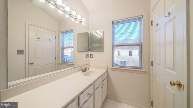 Building Photo - 43520 Laidlow St