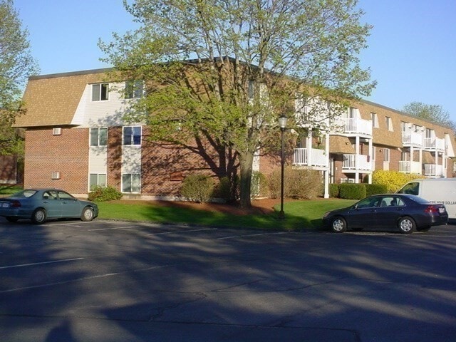Building Photo - 135 E Main St