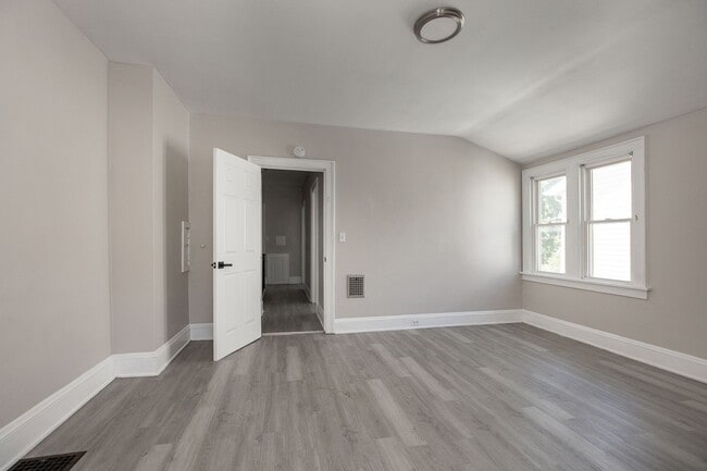 Building Photo - 3300 Dellwood Rd