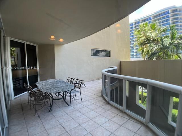 Building Photo - 17555 Collins Ave