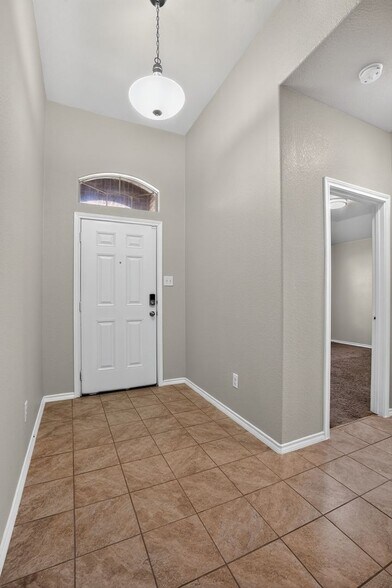 Building Photo - 633 River Rock Rd