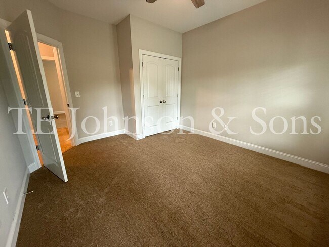 Building Photo - Beautifully Appointed Home in Clemmons