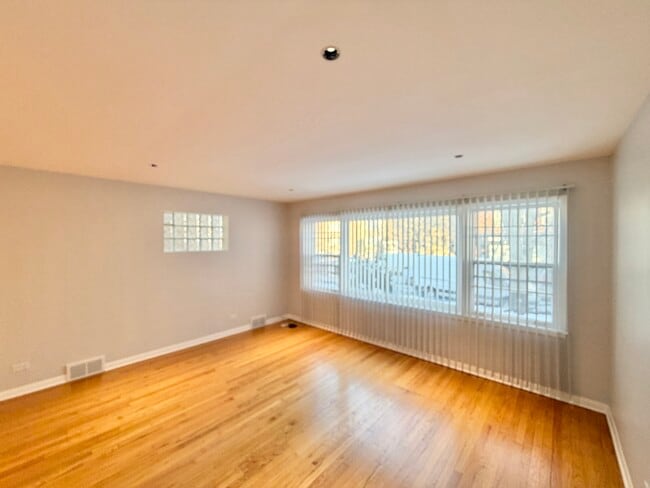 Building Photo - 5626 N Central Ave