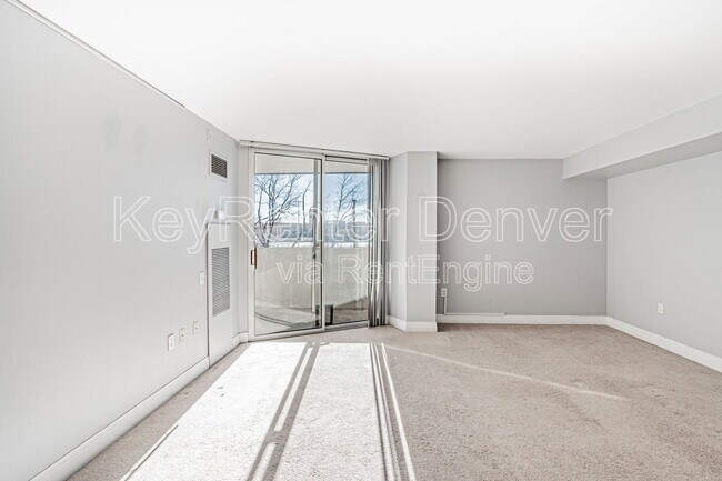 Building Photo - 601 W 11th Ave