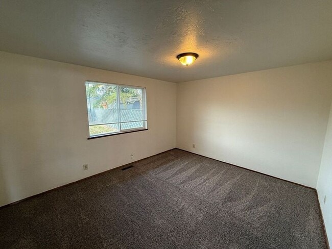 Building Photo - 2907 Moraga Ave SE