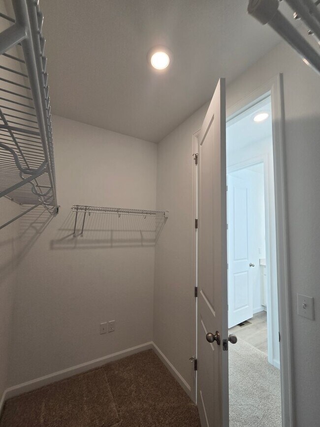 Building Photo - Brand New Aurora Highlands Ranch