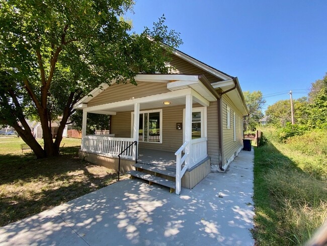 Building Photo - Beautifully Updated 4 Bed 2 Bath Home!