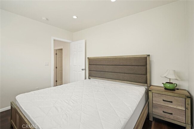 Building Photo - 11716 Paso Robles Ave