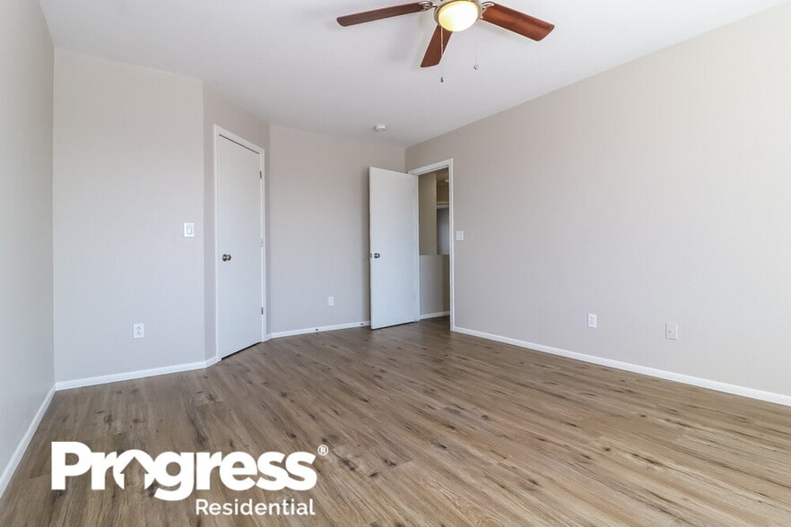 Building Photo - 10907 E Arcadia Ave