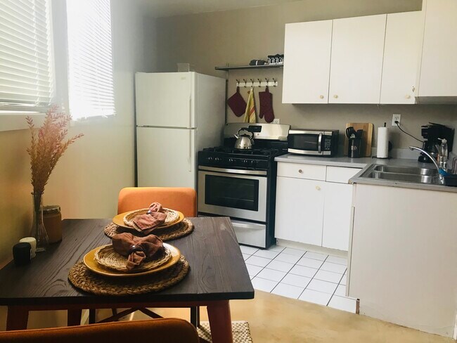 Building Photo - 1015 Prospect Ave